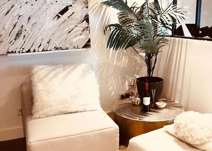 Beautiful, Renovated Loft In The Center